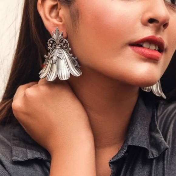 EARRINGS - Picture 3 of 4